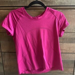 lululemon athletica Fuchsia Short Sleeve Tee